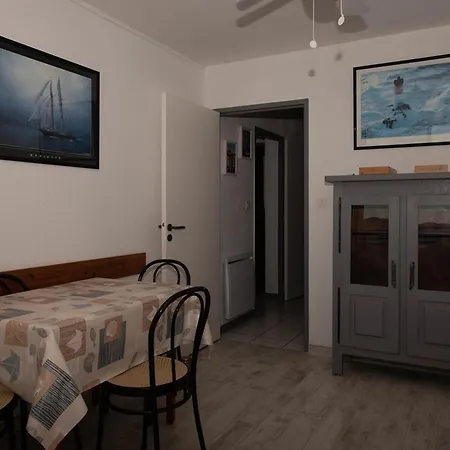 Apartment Le Lavandou, T2 Avec Piscine, 4 Couchages Proche *