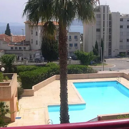 Apartment Le Lavandou, T2 Avec Piscine, 4 Couchages Proche